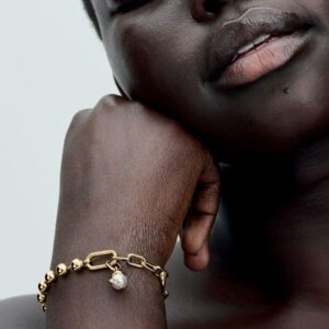 Q224_D_PDP_Model_Single_29_1x1_RGB