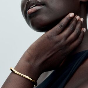 Q224_D_PDP_Model_Single_34_1x1_RGB