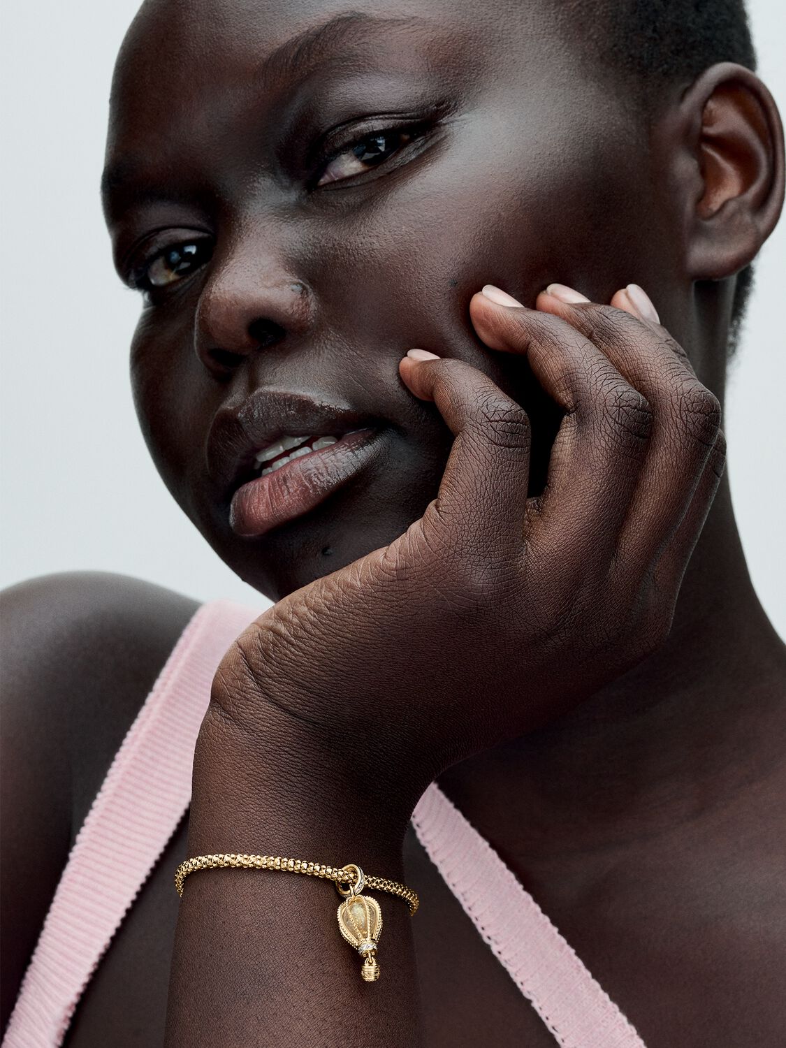 Q224_D_PDP_Model_Single_35_1x1_RGB