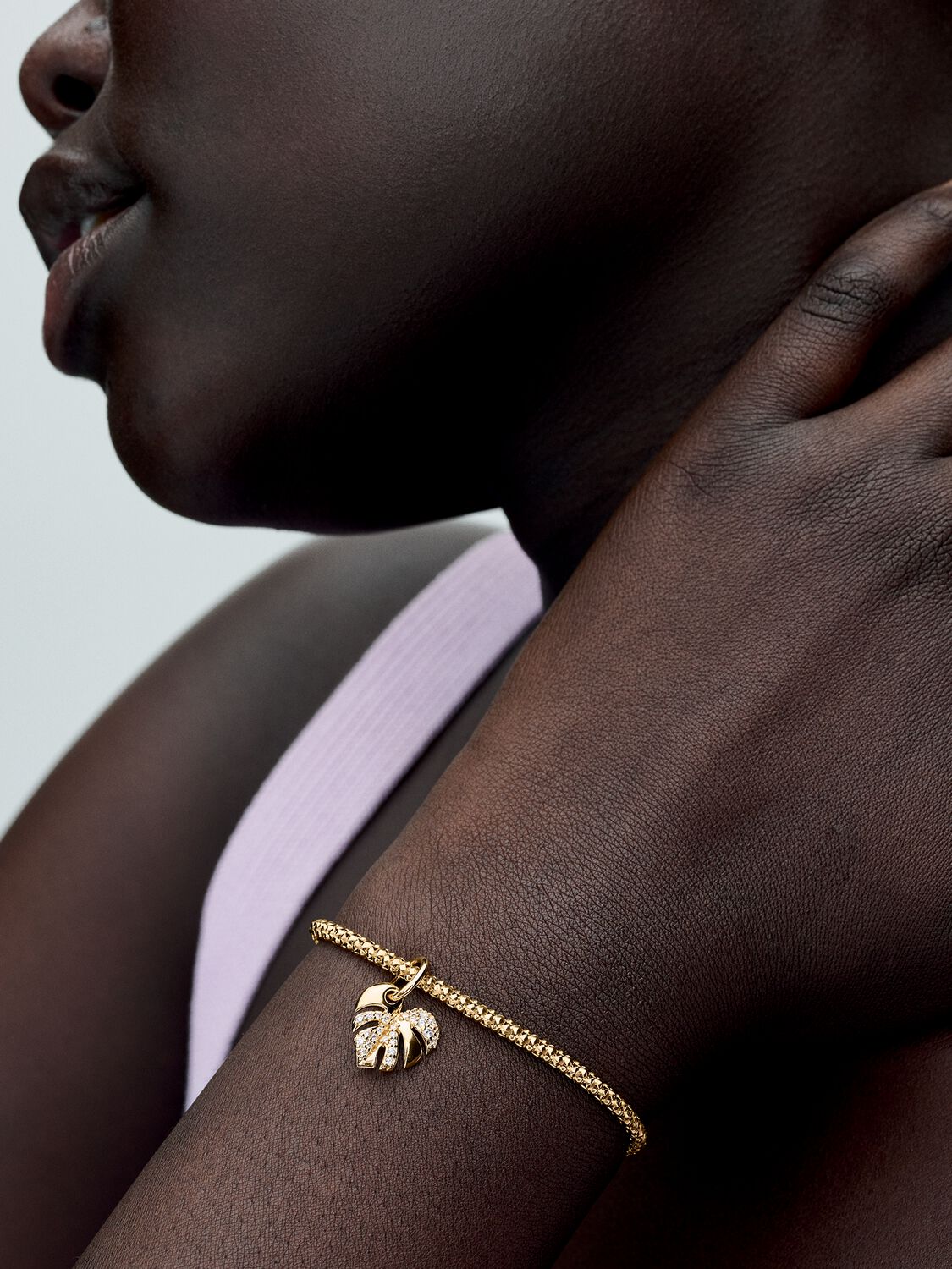 Q224_D_PDP_Model_Single_40_1x1_RGB