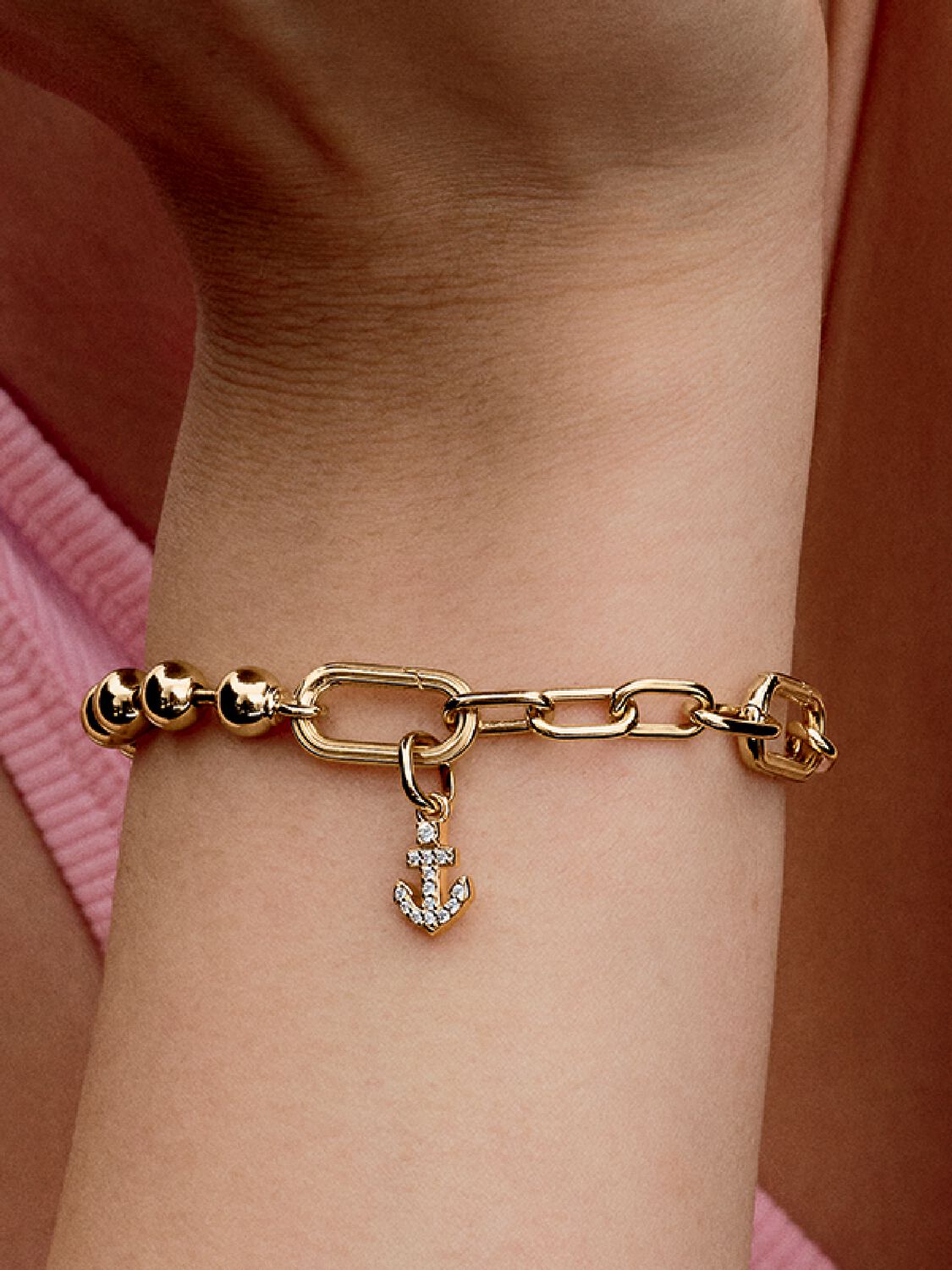 Q224_D_PDP_Model_Single_60_1x1_RGB_charm