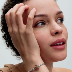 Q224_D_PDP_Model_Single_77_1x1_RGB