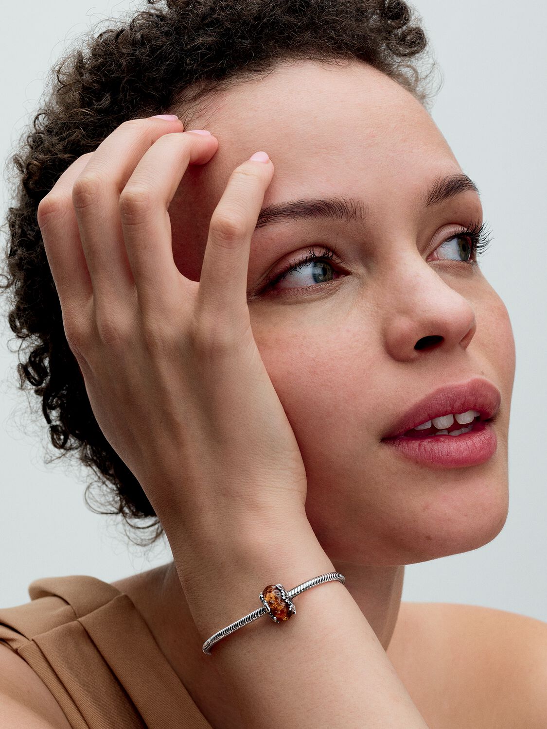 Q224_D_PDP_Model_Single_77_1x1_RGB