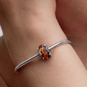 Q224_D_PDP_Model_Single_77_1x1_RGB_charm