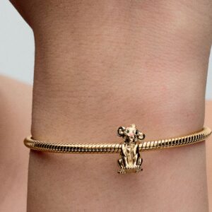 Q224_D_PDP_Model_Single_78_1x1_RGB_charm