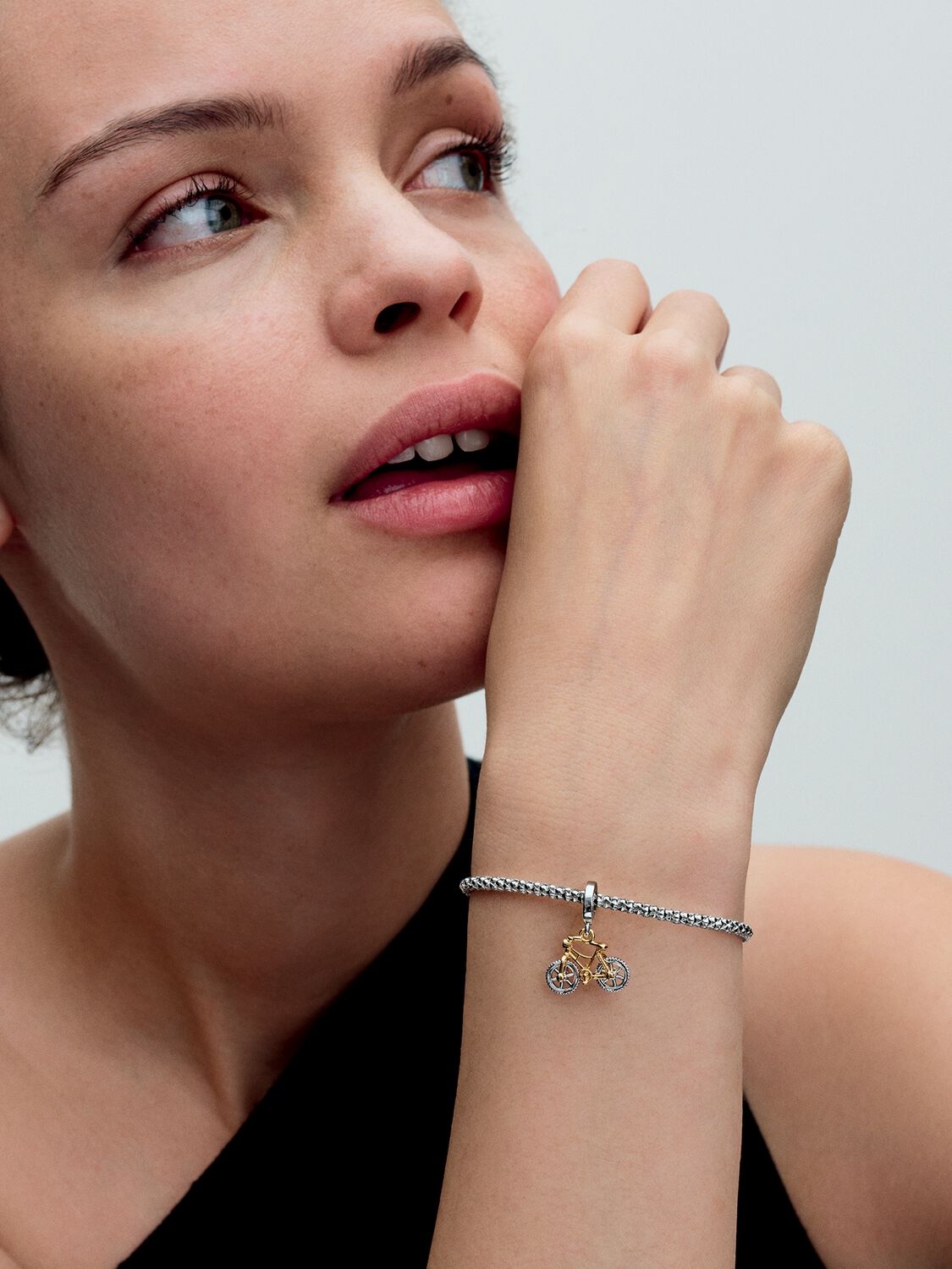 Q224_D_PDP_Model_Single_84_1x1_RGB