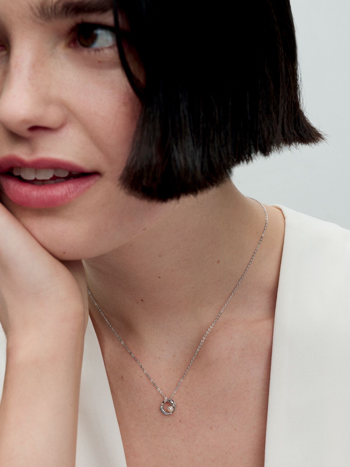 Q224_D_PDP_Model_Single_87_1x1_RGB