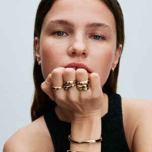 Q224_D_PDP_Model_Styled_02_1x1_RGB