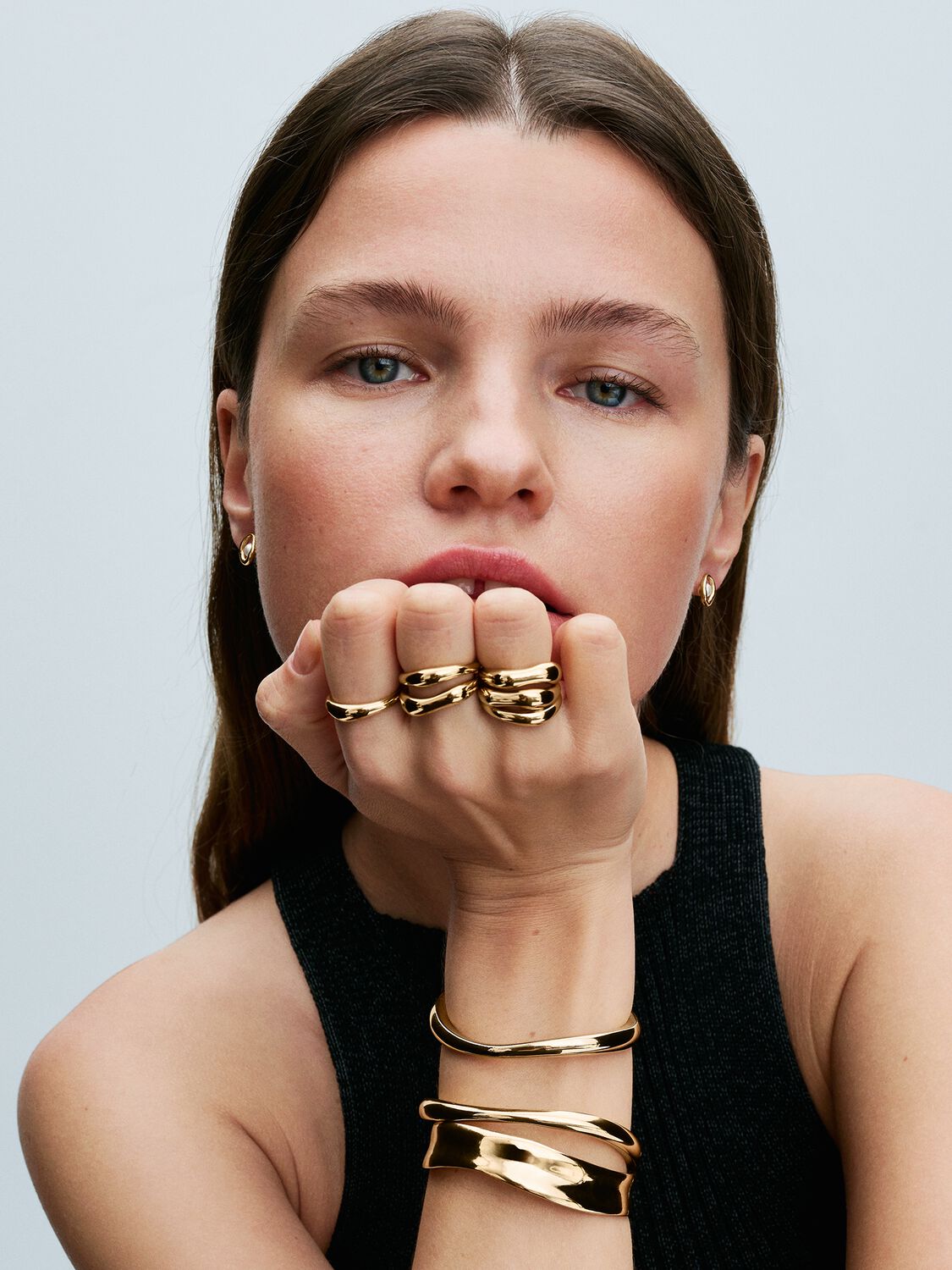 Q224_D_PDP_Model_Styled_02_1x1_RGB