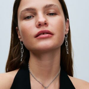 Q224_D_PDP_Model_Styled_05_1x1_RGB