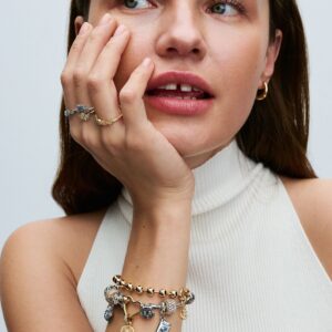 Q224_D_PDP_Model_Styled_07_1x1_RGB