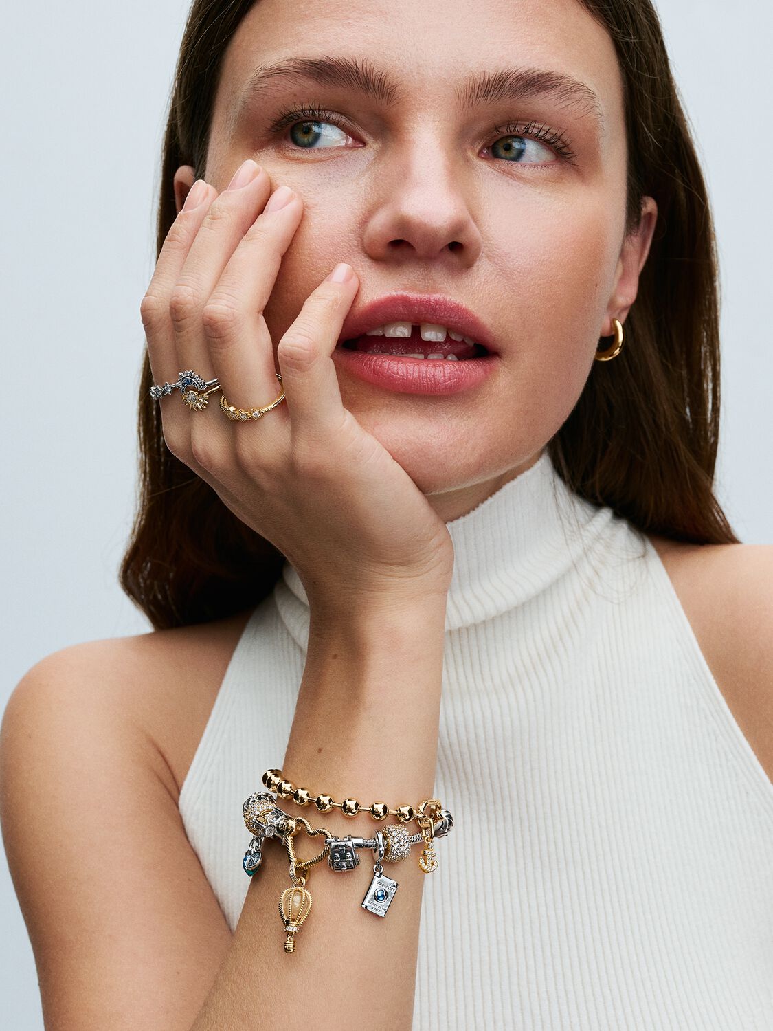 Q224_D_PDP_Model_Styled_07_1x1_RGB