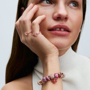 Q224_D_PDP_Model_Styled_08_1x1_RGB