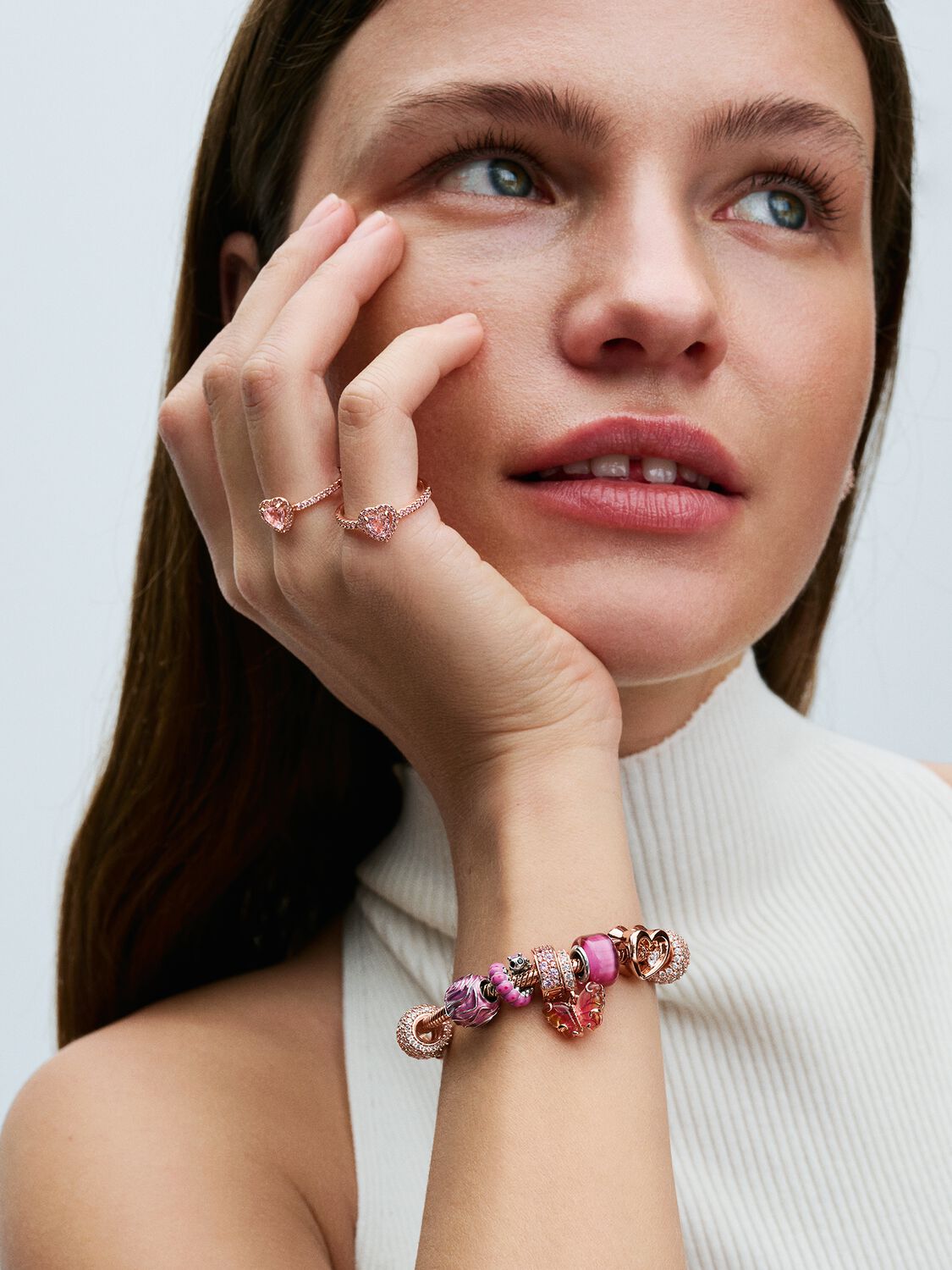 Q224_D_PDP_Model_Styled_08_1x1_RGB