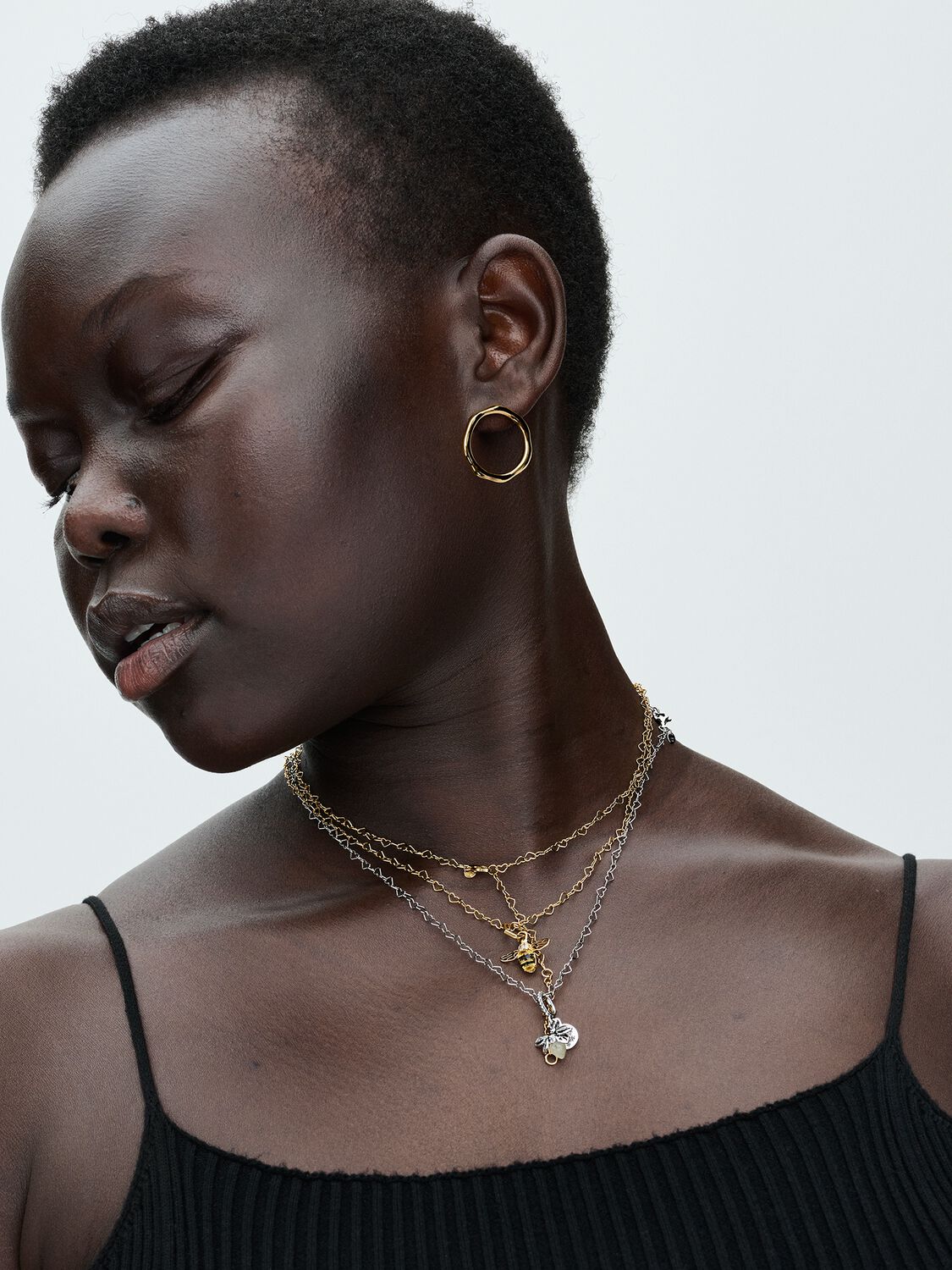 Q224_D_PDP_Model_Styled_17_1x1_RGB