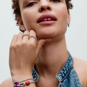 Q224_D_PDP_Model_Styled_22_1x1_RGB