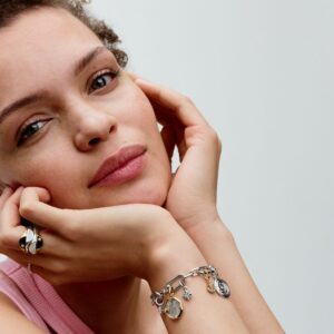 Q224_D_PDP_Model_Styled_23_1x1_RGB