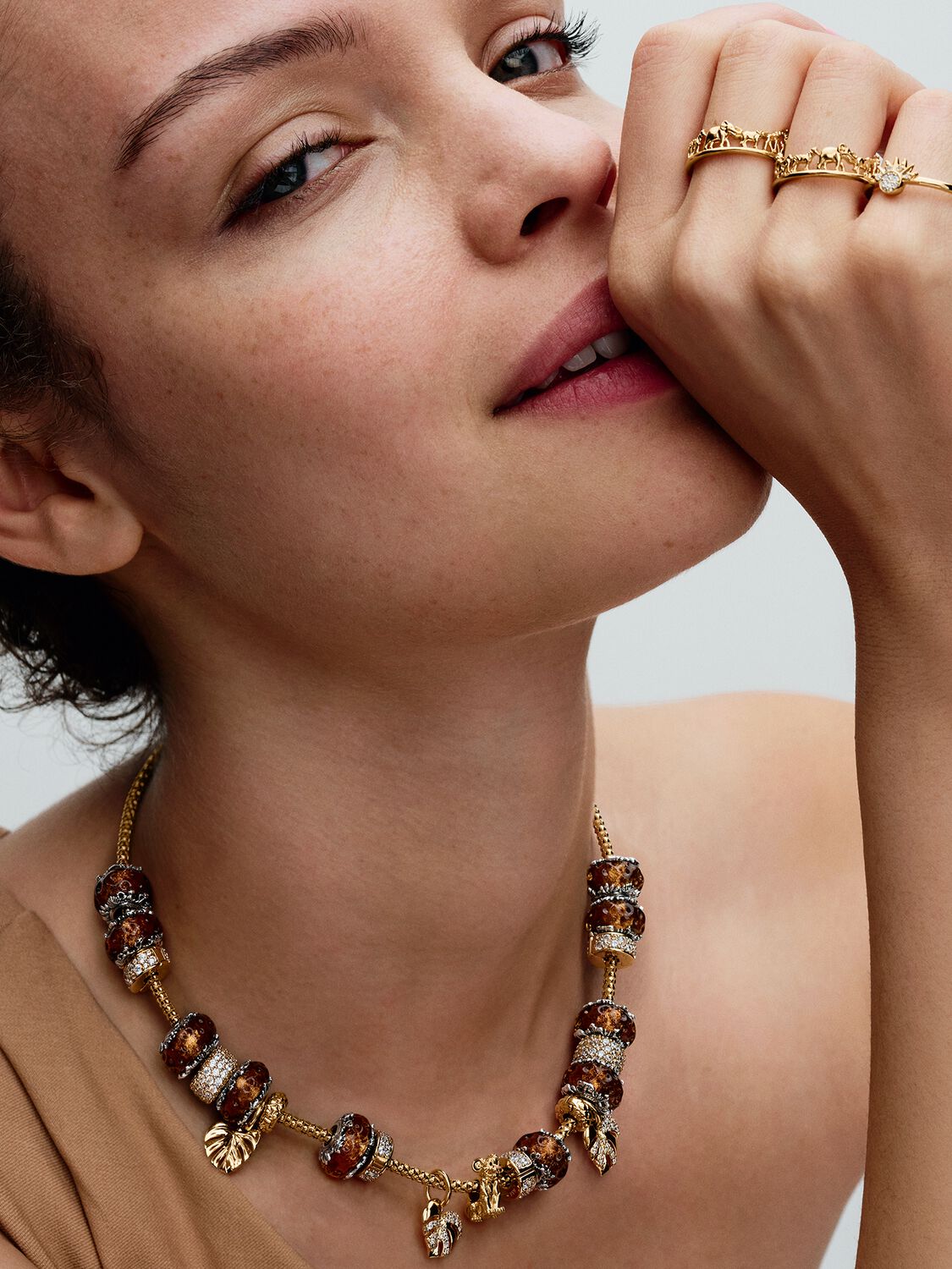 Q224_D_PDP_Model_Styled_28_1x1_RGB