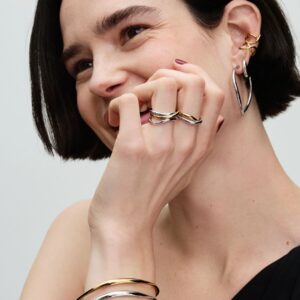 Q224_D_PDP_Model_Styled_42_1x1_RGB