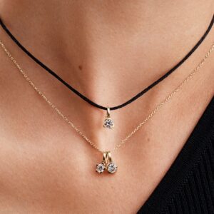 Q324_Diamonds_PDP_MODEL_STYELD_01_YG_1x1_RGB