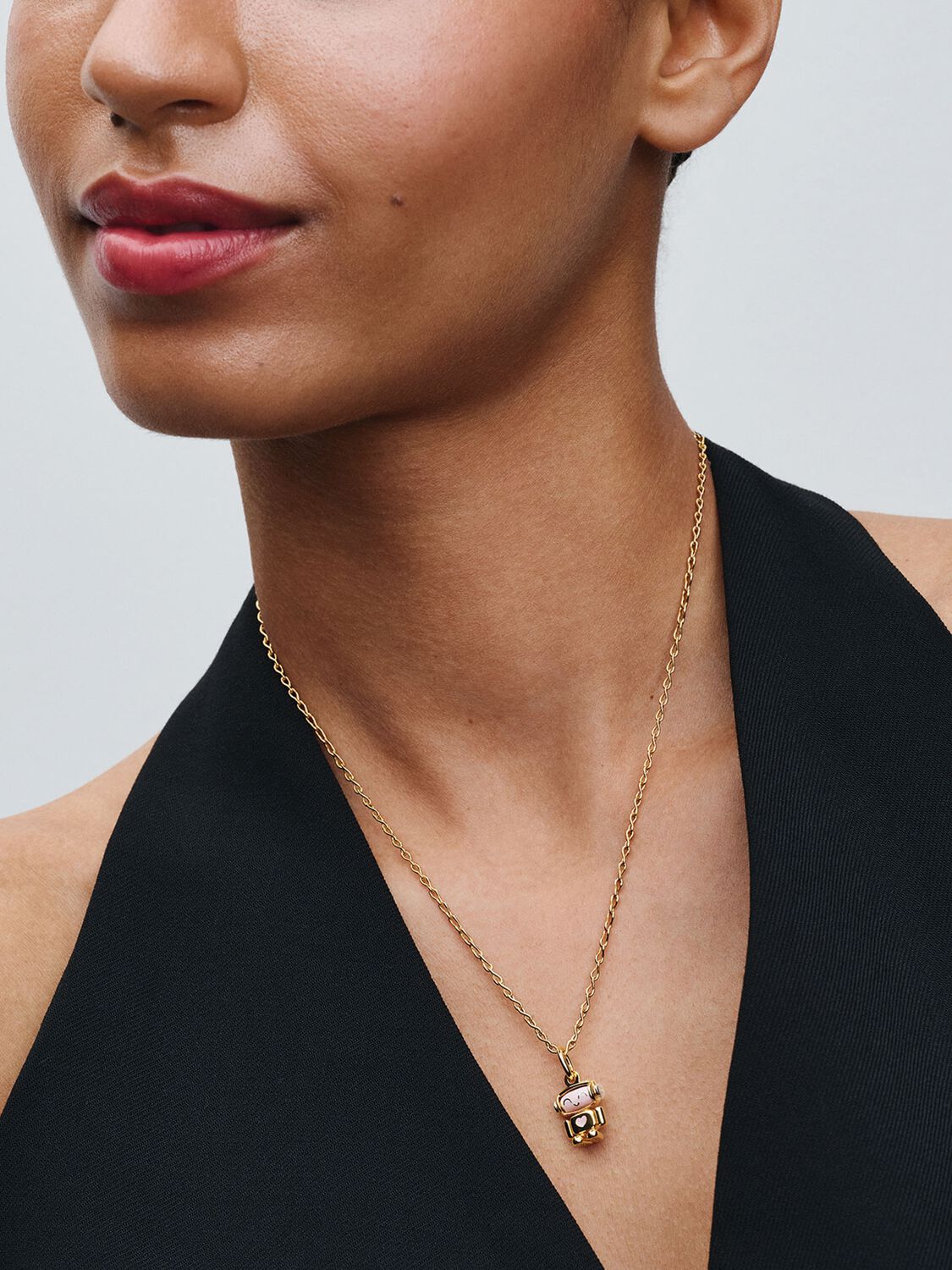 Q324_E_PDP_MODEL_SINGLE_02_1x1_RGB