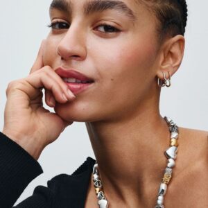 Q324_E_PDP_MODEL_STYLED_11_1x1_RGB