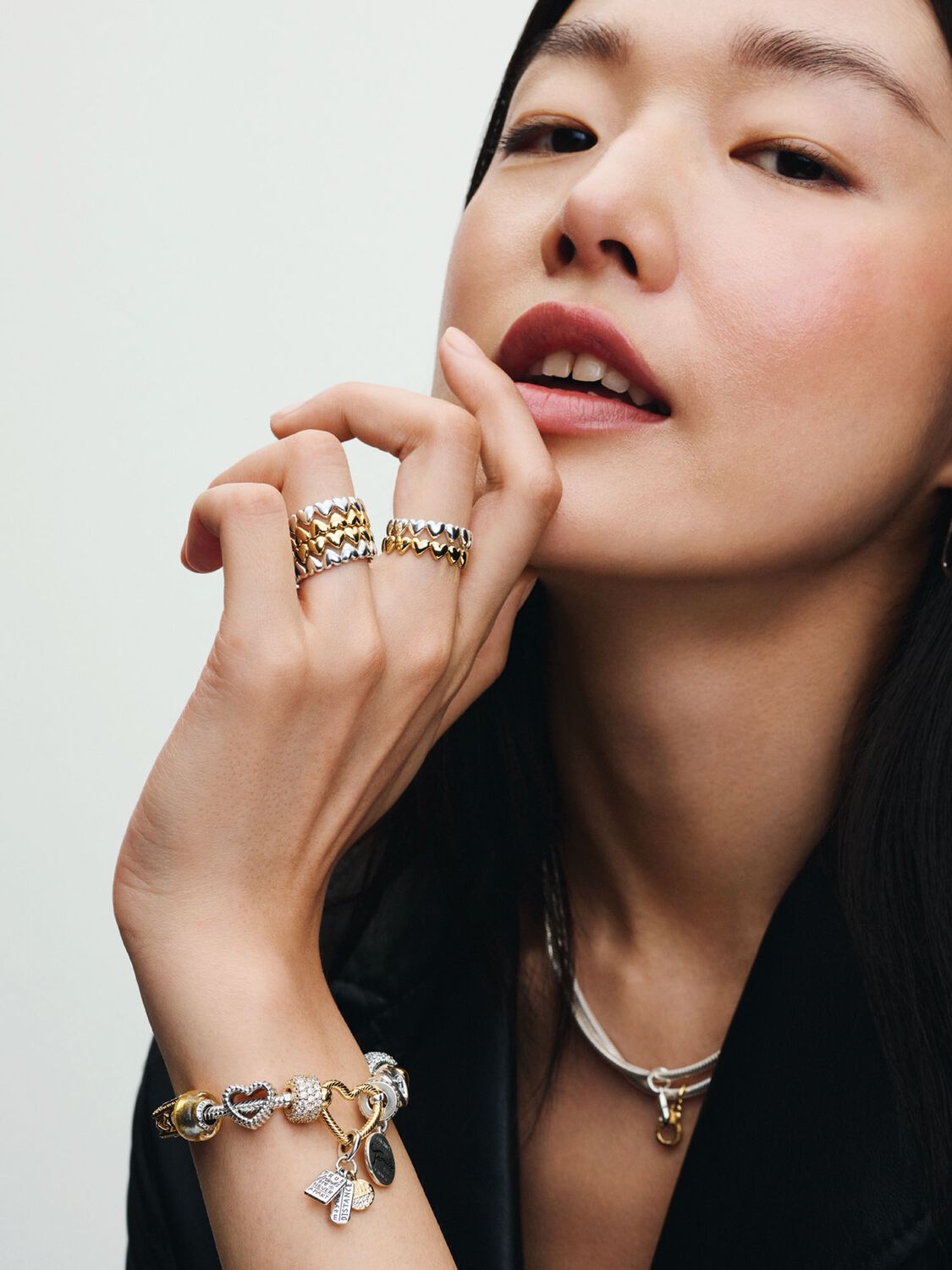 Q324_E_PDP_MODEL_STYLED_19_1x1_RGB