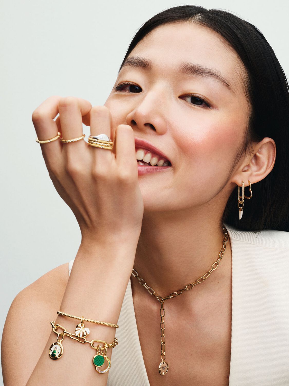 Q324_E_PDP_MODEL_STYLED_23_1x1_RGB