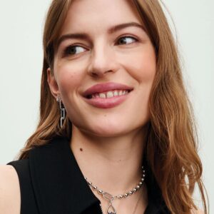 Q324_E_PDP_MODEL_STYLED_27_1x1_RGB