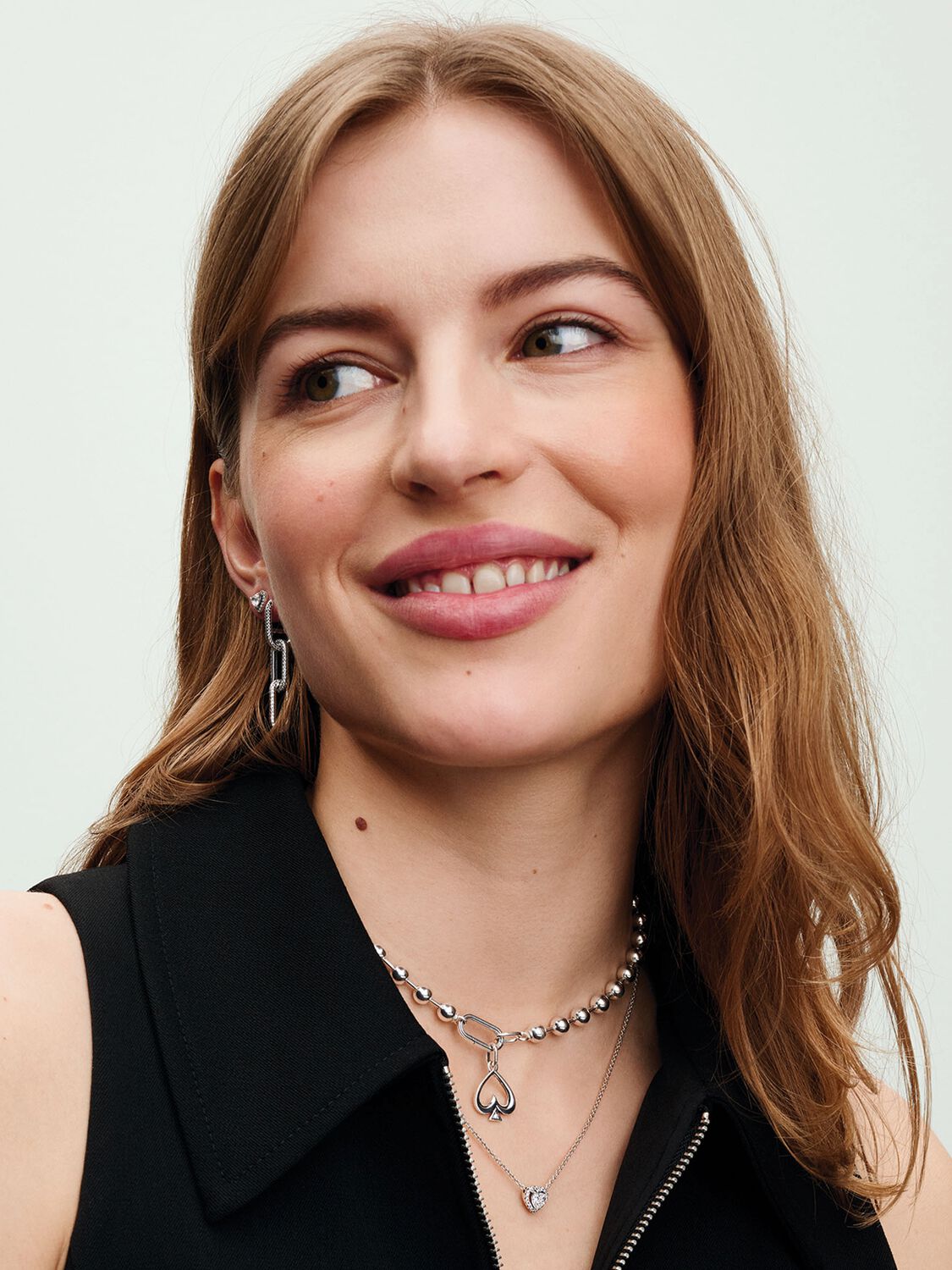 Q324_E_PDP_MODEL_STYLED_27_1x1_RGB