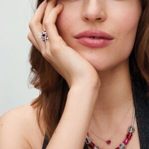 Q324_E_PDP_MODEL_STYLED_31_1x1_RGB