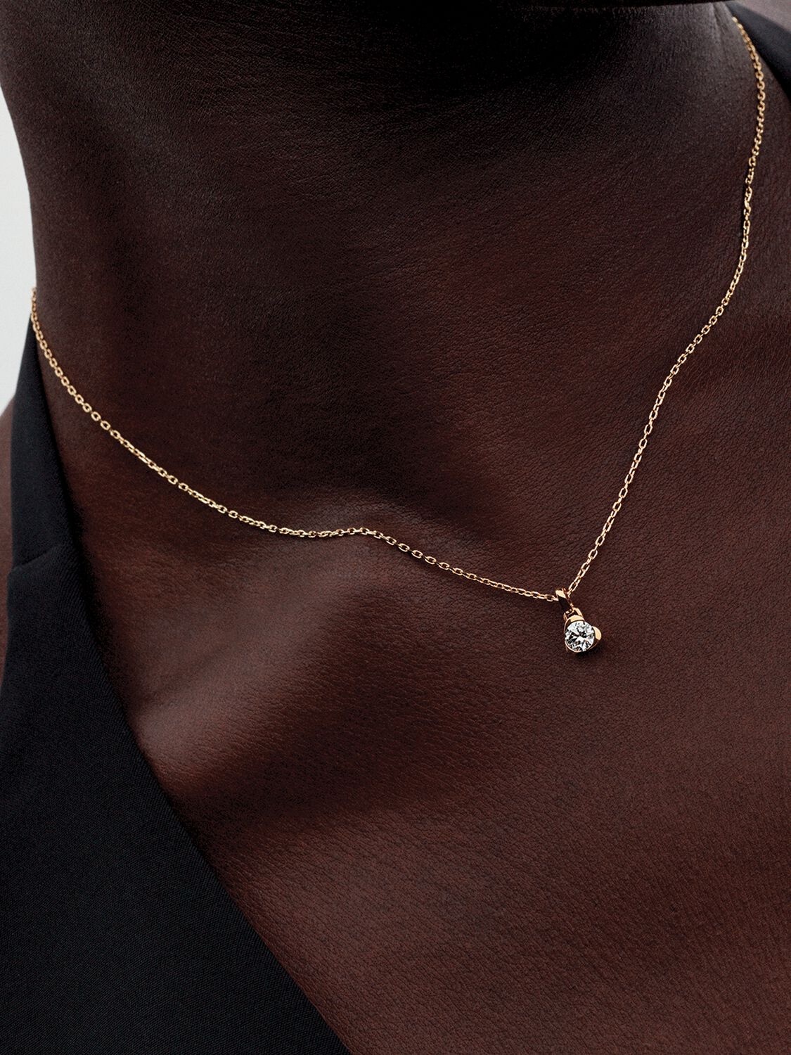 Q324_TALISMAN_PDP_MODEL_SINGLE_352903C01_YG_1x1_RGB