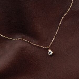 Q324_TALISMAN_PDP_MODEL_SINGLE_352903C01_YG_1x1_RGB_pendant