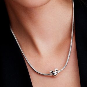 Q424_G_PDP_MODEL_SINGLE_10_1x1_RGB_necklace