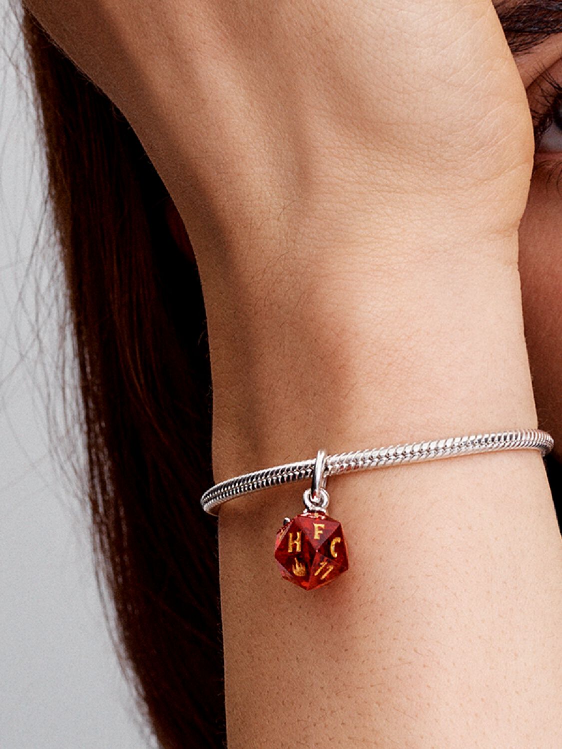 Q424_G_PDP_MODEL_SINGLE_17_1x1_RGB_charm