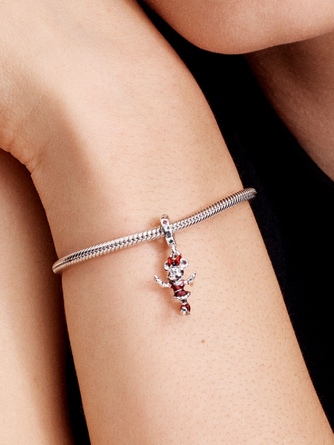 Q424_G_PDP_MODEL_SINGLE_23_1x1_RGB_charm