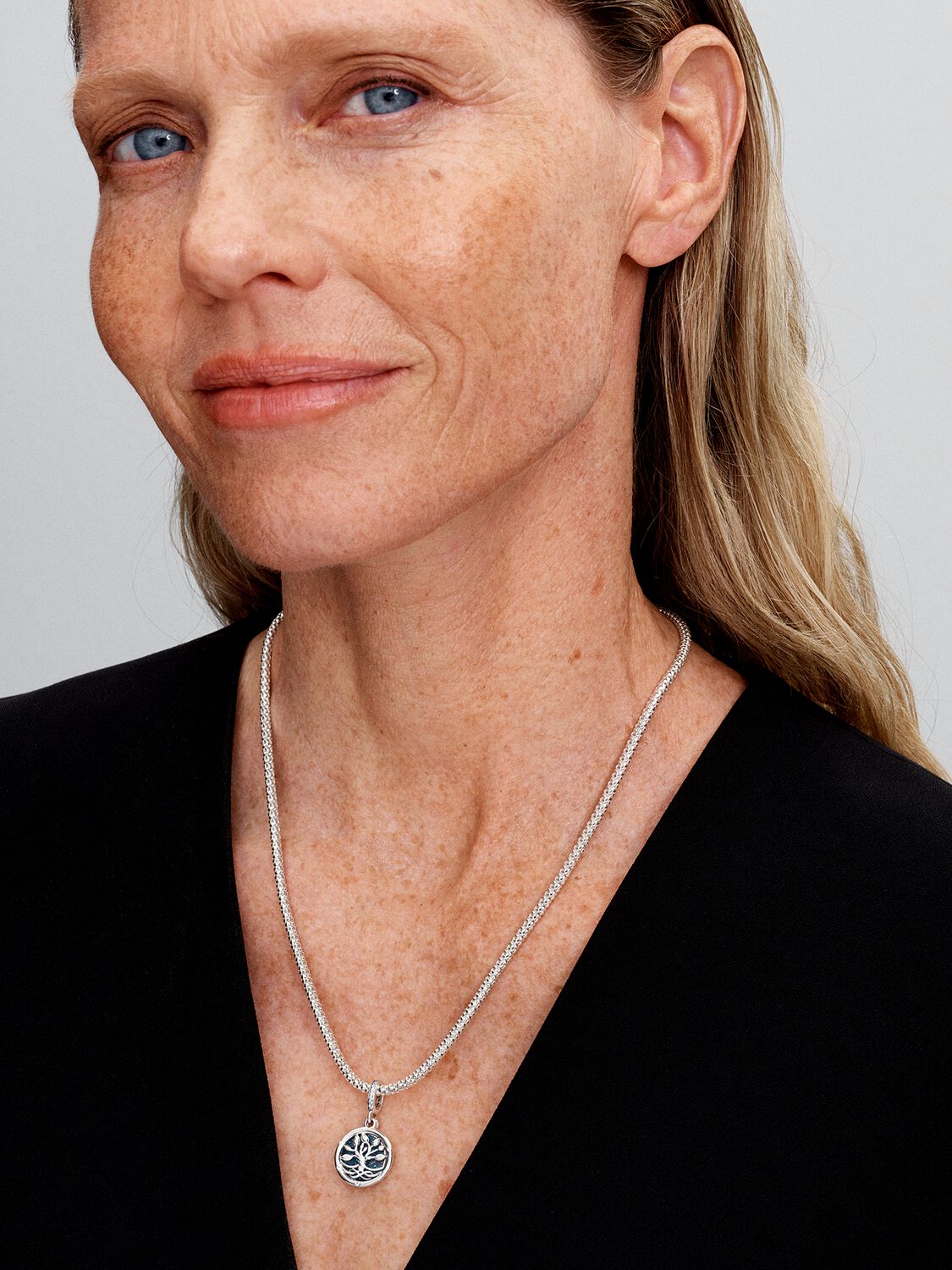 Q424_G_PDP_MODEL_SINGLE_71_1x1_RGB