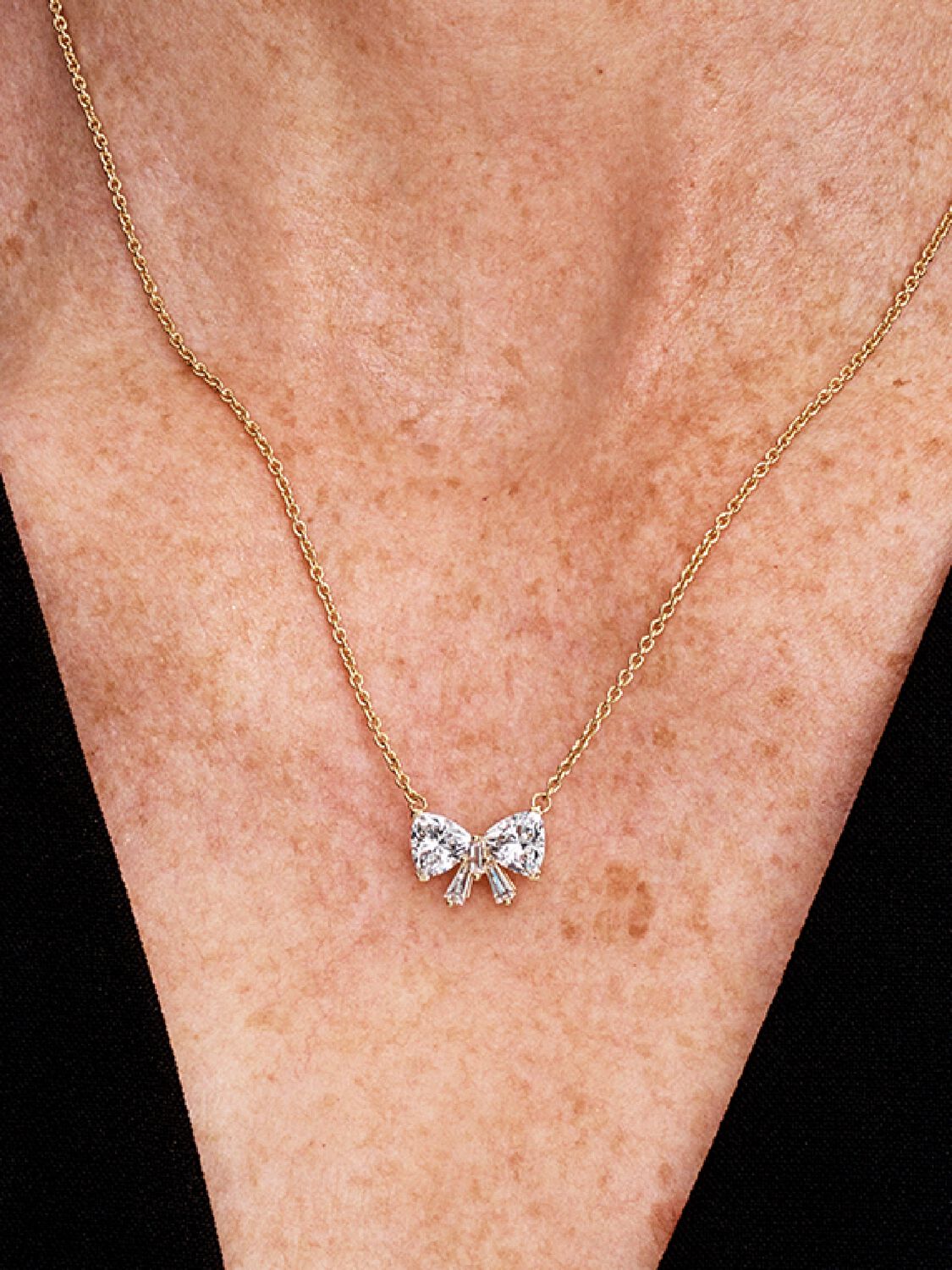 Q424_G_PDP_MODEL_SINGLE_72_1x1_RGB_necklace