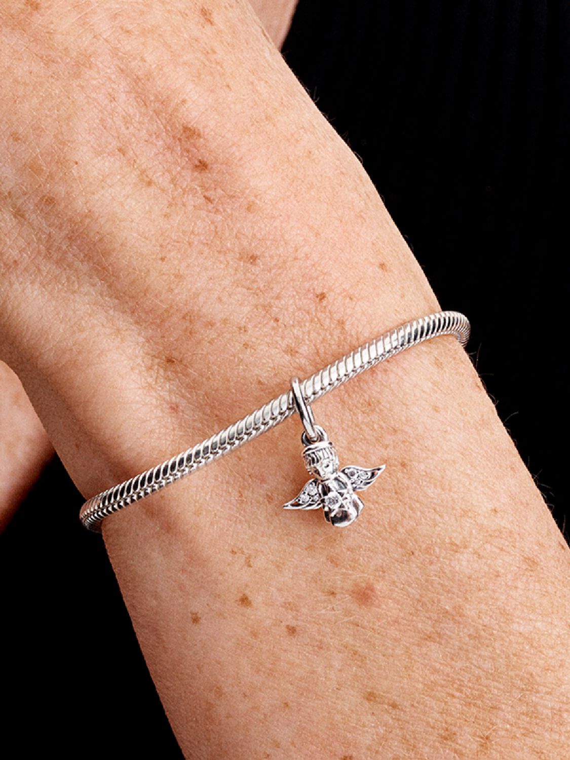 Q424_G_PDP_MODEL_SINGLE_78_1x1_RGB_charm