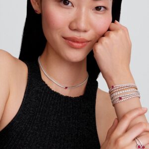 Q424_G_PDP_MODEL_STYLED_01_1x1_RGB