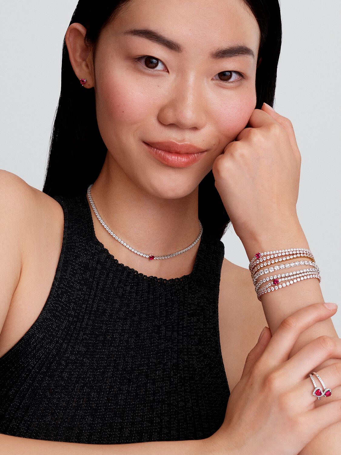 Q424_G_PDP_MODEL_STYLED_01_1x1_RGB