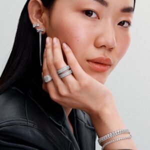 Q424_G_PDP_MODEL_STYLED_03_1x1_RGB