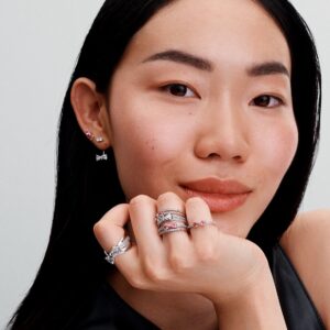 Q424_G_PDP_MODEL_STYLED_05_1x1_RGB