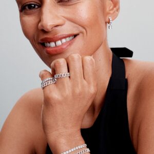 Q424_G_PDP_MODEL_STYLED_17_1x1_RGB