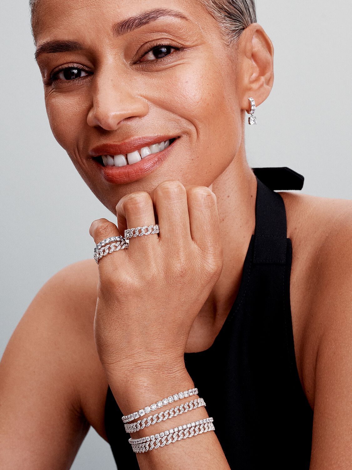 Q424_G_PDP_MODEL_STYLED_17_1x1_RGB