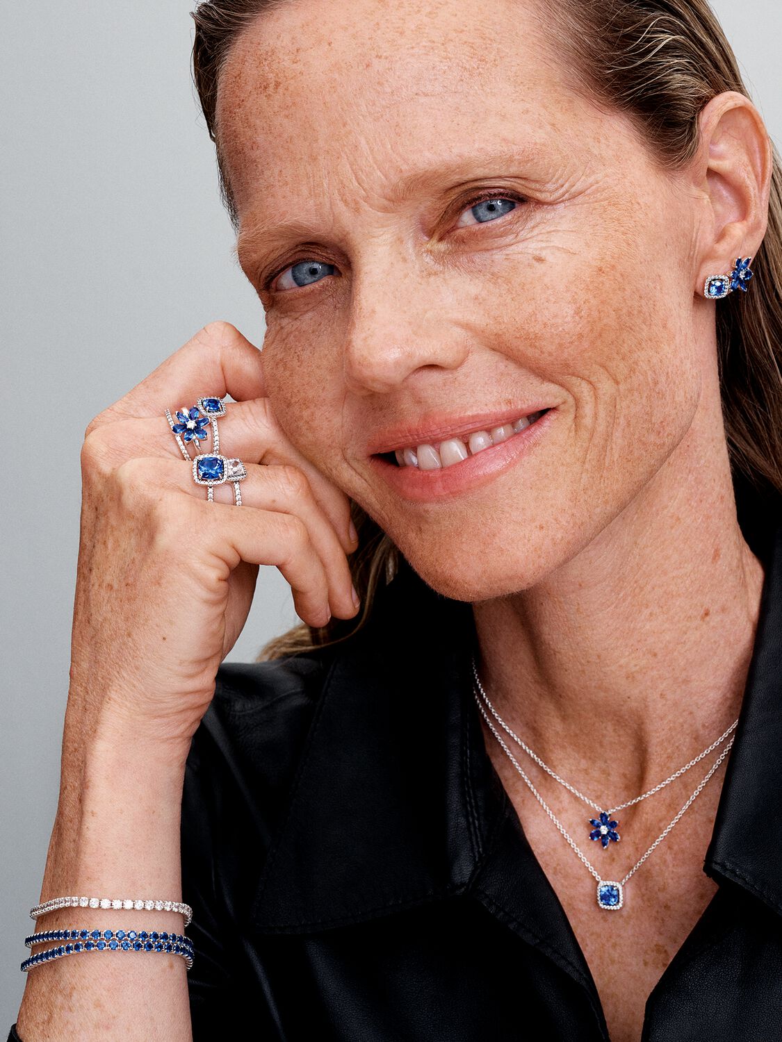 Q424_G_PDP_MODEL_STYLED_25_1x1_RGB