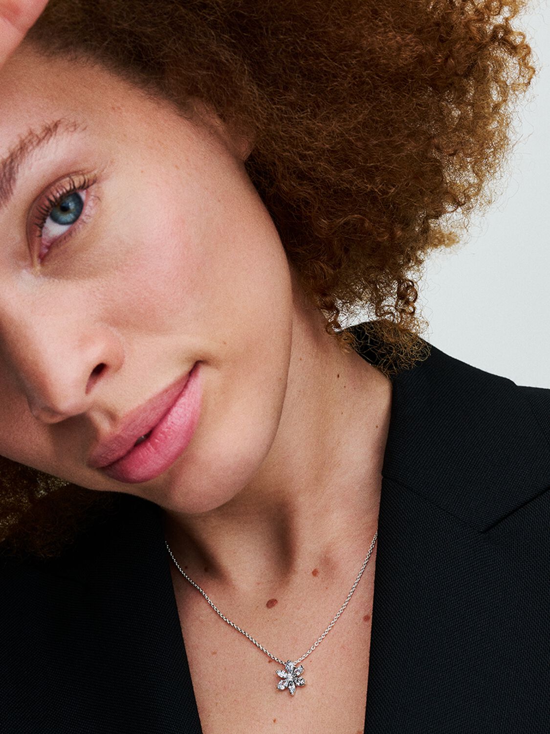 SS24_A_PDP_Model_Single_104_1x1_RGB