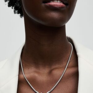 SS24_A_PDP_Model_Single_18_1x1_RGB