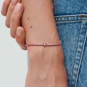 SS24_A_PDP_Model_Single_36_1x1_RGB