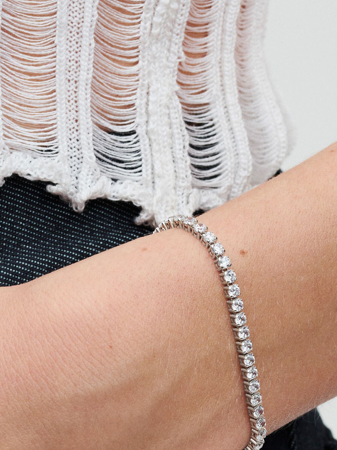 SS24_A_PDP_Model_Single_41_1x1_RGB_bracelet